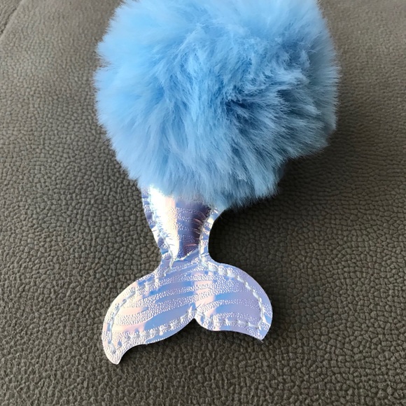Final sale 🆓 w/ purchase new Pom Pom mermaid clip - Picture 3 of 4